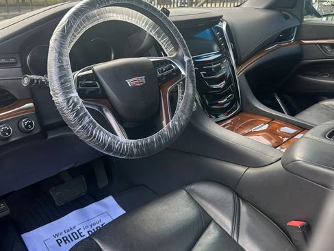 Used 2019 Cadillac Escalade Luxury AWD/4WD image 10