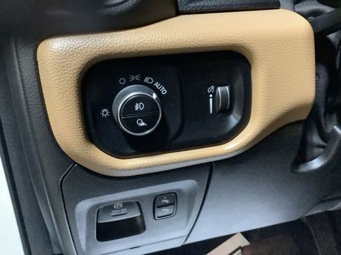 Used 2020 RAM 1500 Big Horn AWD/4WD image 23