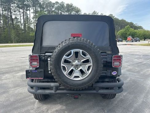 Used 2014 Jeep Wrangler Unlimited Rubicon w/ Connectivity Group image 6