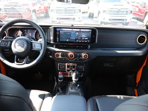 Used 2025 Jeep Wrangler Unlimited Rubicon AWD/4WD image 29