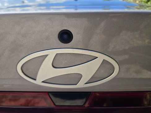 Used 2025 Hyundai Elantra SE FWD image 7