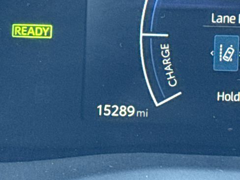 Used 2025 Toyota Camry LE w/ Convenience Package image 21