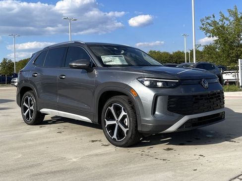 New 2025 Volkswagen Tiguan SE image 6