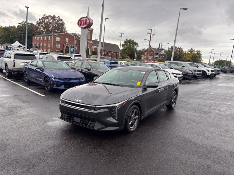 Certified 2025 Kia K4 FWD image 3