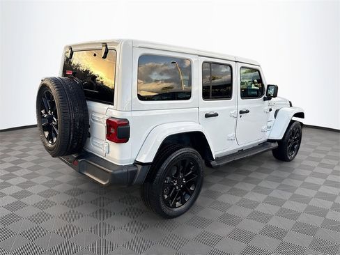Used 2021 Jeep Wrangler Unlimited Sahara image 6