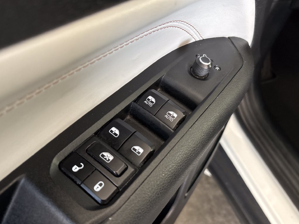 Used 2025 Jeep Compass Limited AWD/4WD image 15