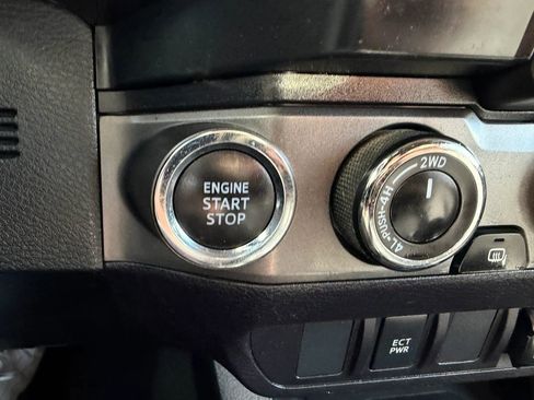 Used 2019 Toyota Tacoma TRD Off-Road image 21