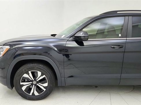 Used 2025 Volkswagen Atlas SE image 9