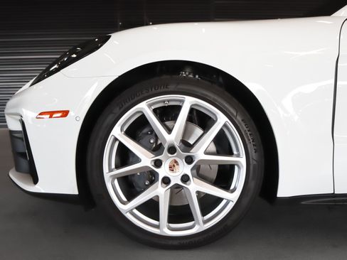 Used 2025 Porsche Panamera image 12