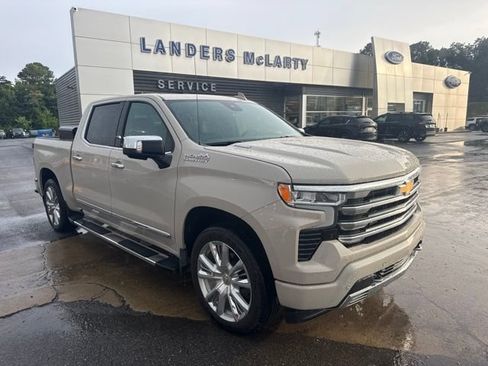 Used 2026 Chevrolet Silverado 1500 High Country w/ High Country Premium Package AWD/4WD image 2