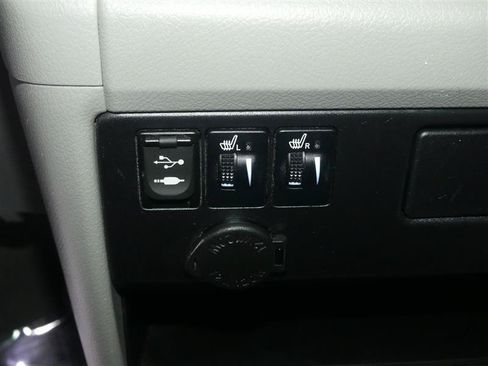 Used 2016 Toyota Sienna XLE w/ XLE Navigation Package FWD image 39