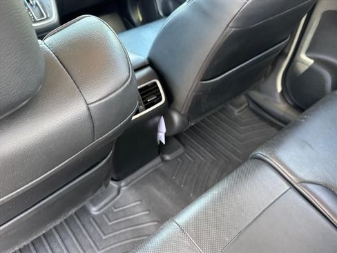 Used 2016 Honda CR-V Touring image 12