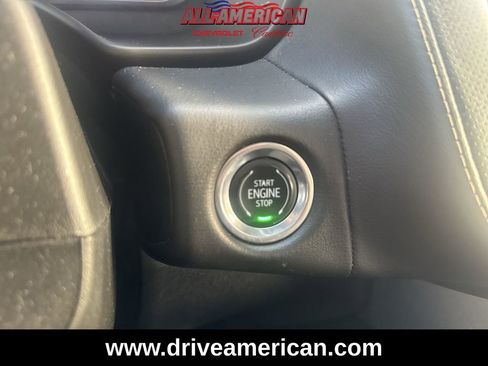 Used 2023 GMC Yukon XL SLT w/ SLT Luxury Package image 17