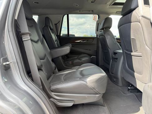 Used 2020 Cadillac Escalade Premium Luxury w/ Escalade Sport Edition AWD/4WD image 16