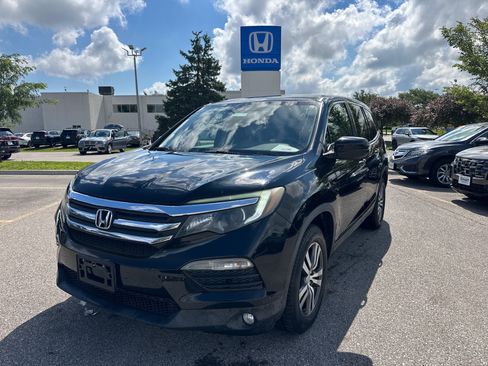 Used 2017 Honda Pilot EX image 1