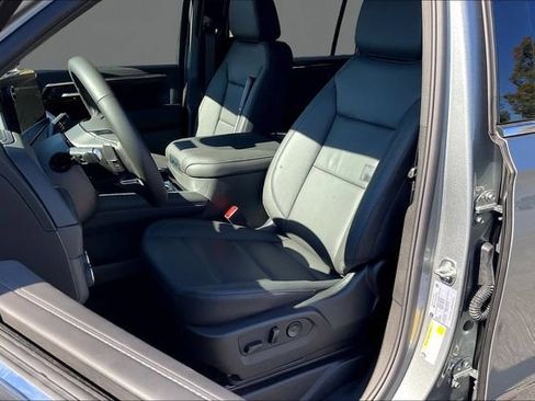 New 2026 Chevrolet Suburban LT RWD image 9