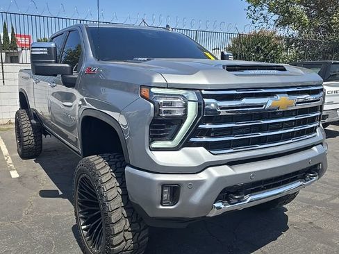 Used 2025 Chevrolet Silverado 2500 LTZ w/ LTZ Convenience Package AWD/4WD image 2