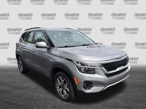 Used 2023 Kia Seltos EX AWD/4WD image 2
