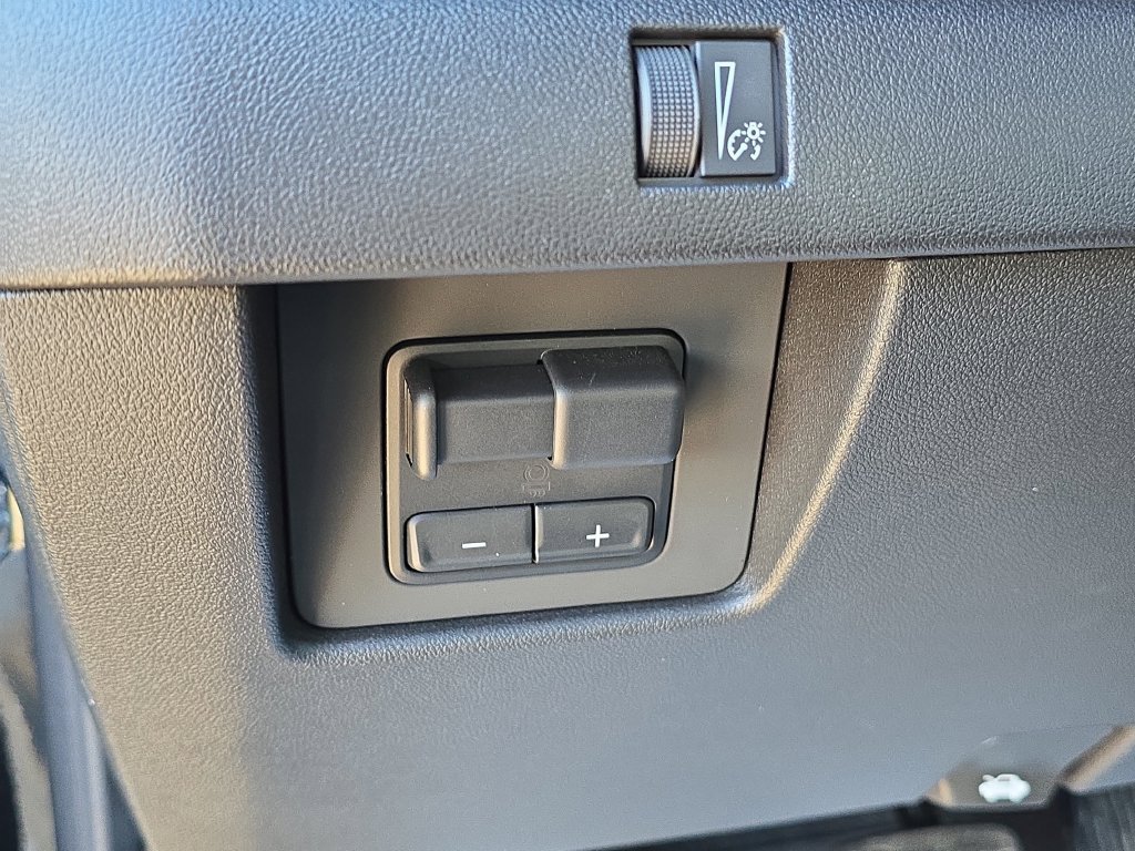 Used 2025 Chevrolet Colorado Trail Boss AWD/4WD image 12