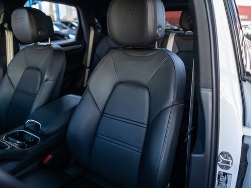 Certified 2023 Porsche Cayenne Platinum Edition w/ Premium Package Plus image 5
