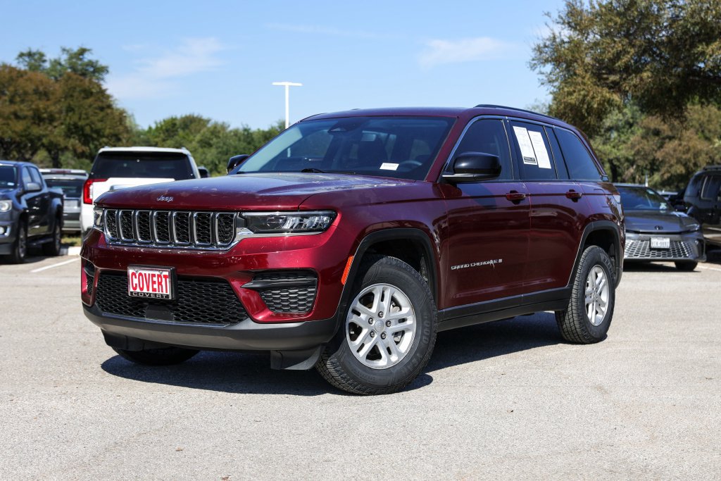 Used 2023 Jeep Grand Cherokee Laredo RWD image 1
