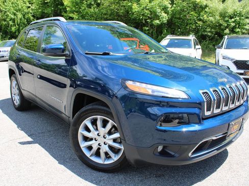 Used 2018 Jeep Cherokee Limited AWD/4WD image 4
