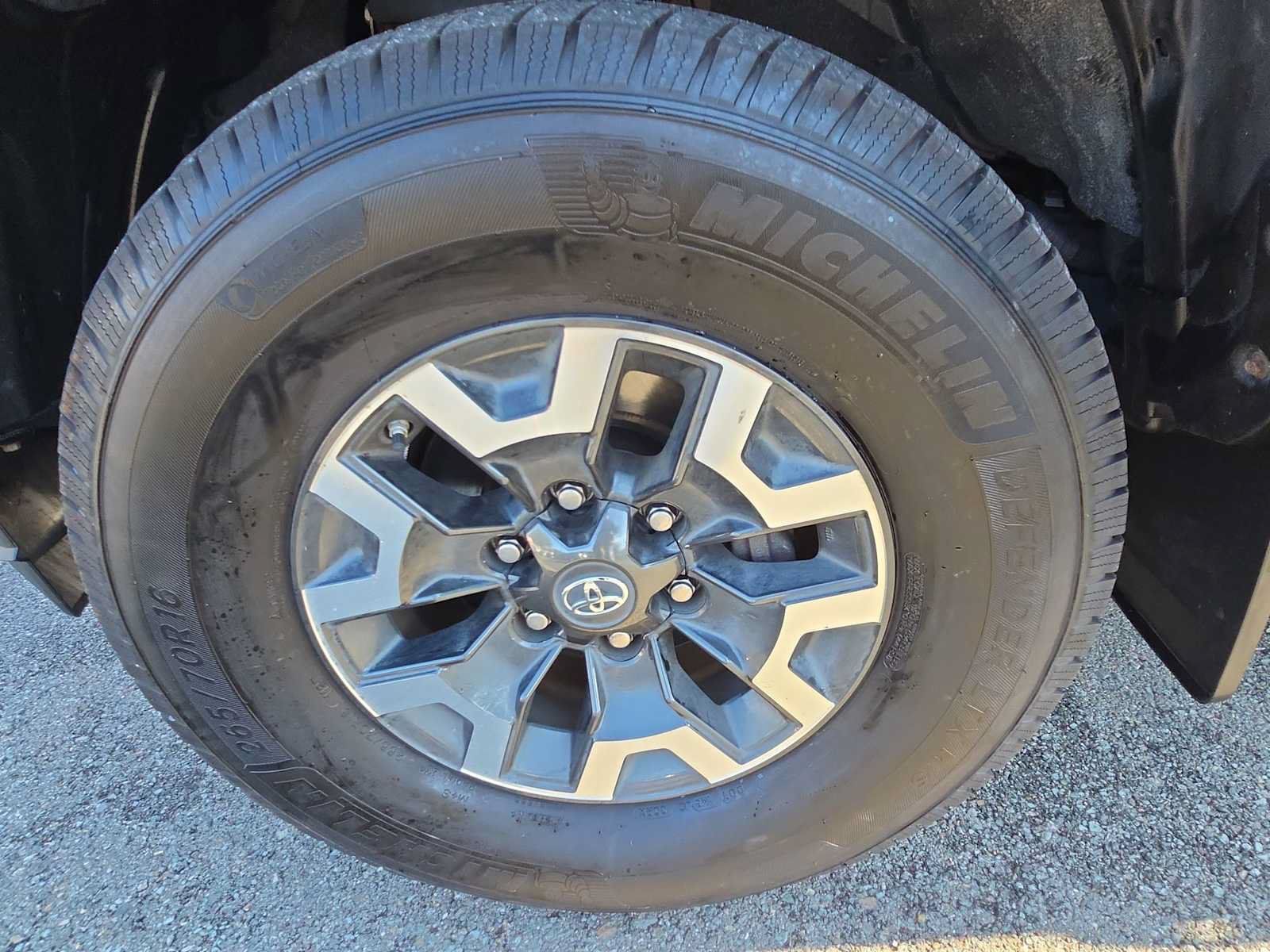 Used 2019 Toyota Tacoma TRD Off-Road w/ TRD Premium Off Road Package AWD/4WD image 24