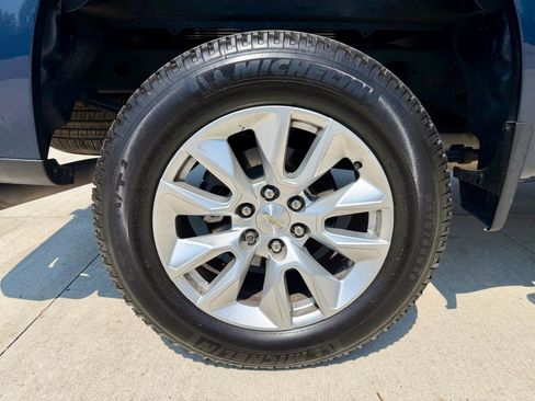 Used 2020 Chevrolet Silverado 1500 Custom w/ Custom Value Package AWD/4WD image 32