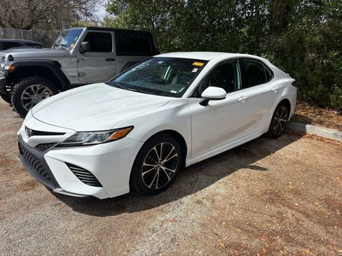 Used 2020 Toyota Camry SE image 6