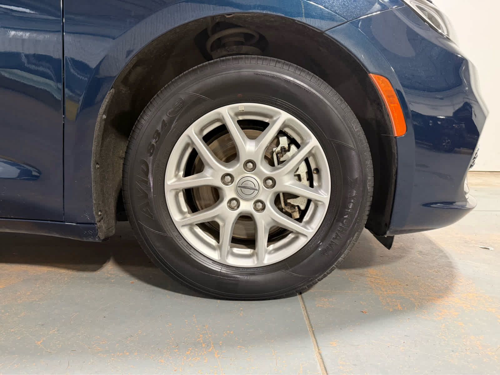Used 2023 Chrysler Pacifica Touring-L FWD image 8