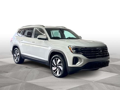 Used 2026 Volkswagen Atlas SE FWD image 2