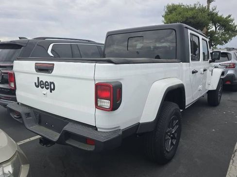 Used 2024 Jeep Gladiator Sport image 2