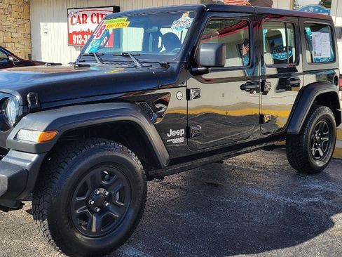 Used 2018 Jeep Wrangler Unlimited Sport AWD/4WD image 3