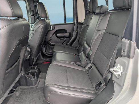 Used 2023 Jeep Gladiator Sport image 14