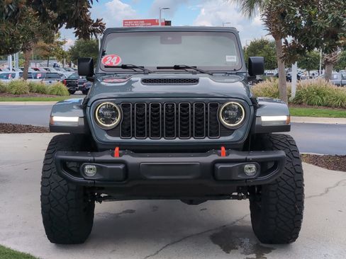 Used 2024 Jeep Gladiator Mojave AWD/4WD image 3