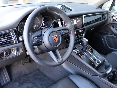 New 2026 Porsche Macan image 4
