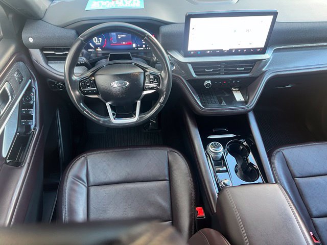 Used 2025 Ford Explorer Platinum RWD image 3