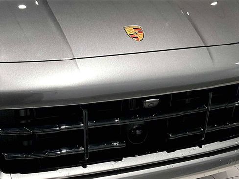 Used 2026 Porsche Cayenne image 33