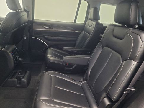 Used 2022 Jeep Grand Cherokee L Limited AWD/4WD image 18
