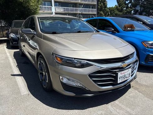Used 2022 Chevrolet Malibu LT FWD image 2