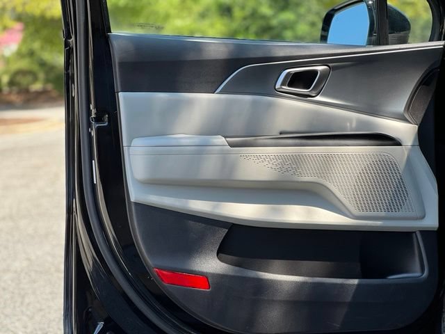 Used 2022 Kia Carnival LX FWD image 10