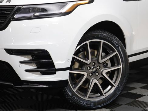 New 2026 Land Rover Range Rover Velar Dynamic SE image 4