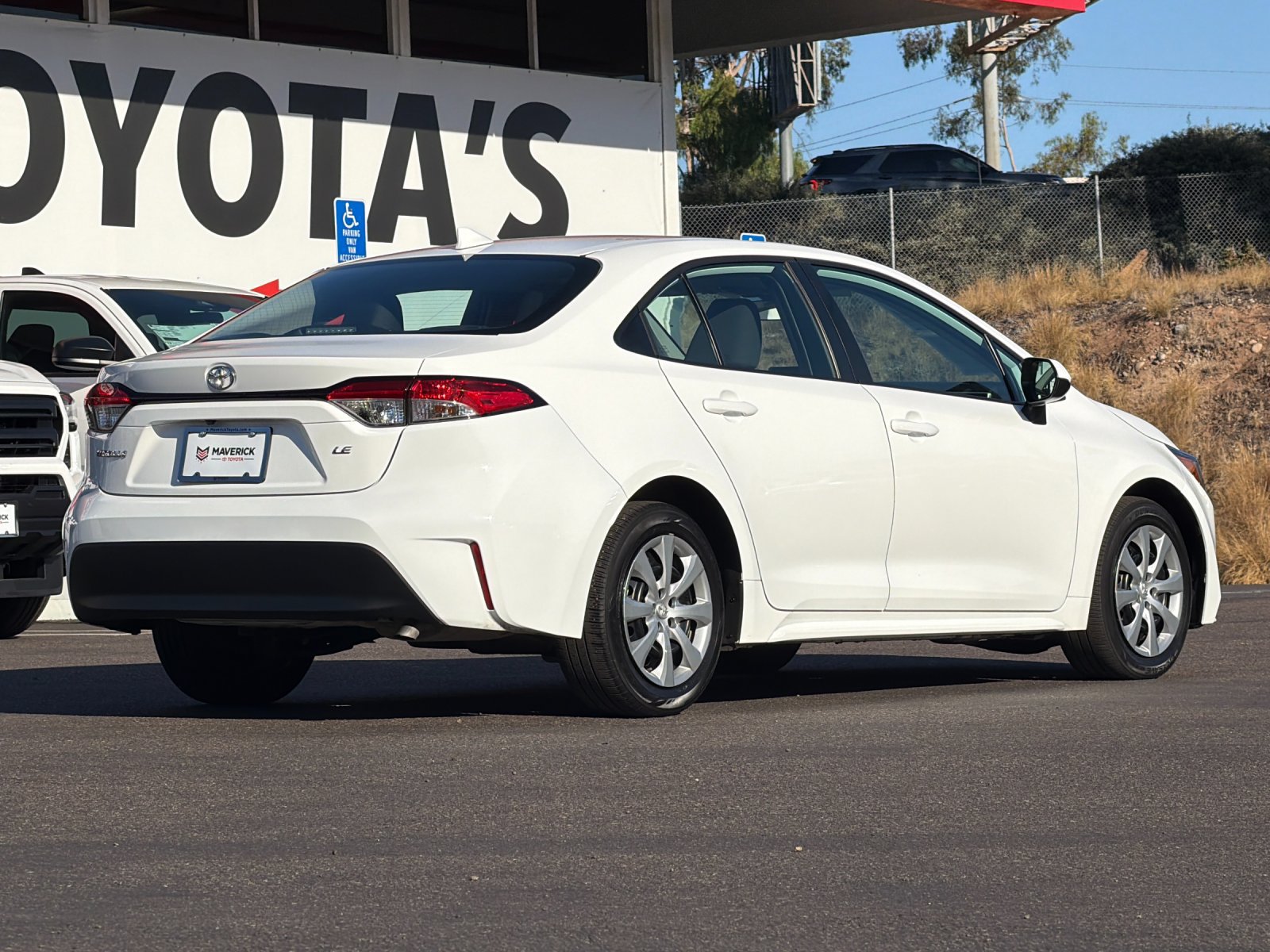 Used 2025 Toyota Corolla LE FWD image 5