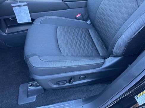 New 2025 Nissan Pathfinder SV image 7