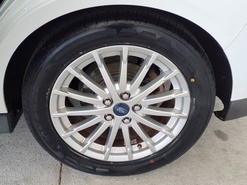 Used 2013 Ford C-MAX SE FWD image 20