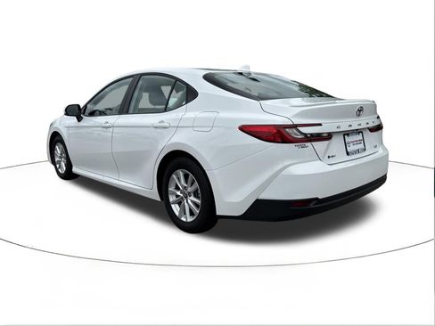 Used 2025 Toyota Camry LE w/ Convenience Package FWD image 5