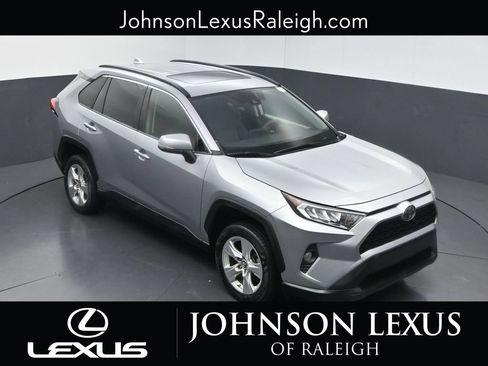 Used 2019 Toyota RAV4 XLE w/ Convenience Package FWD image 22
