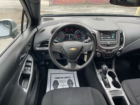Used 2017 Chevrolet Cruze LT w/ RS Package FWD image 11