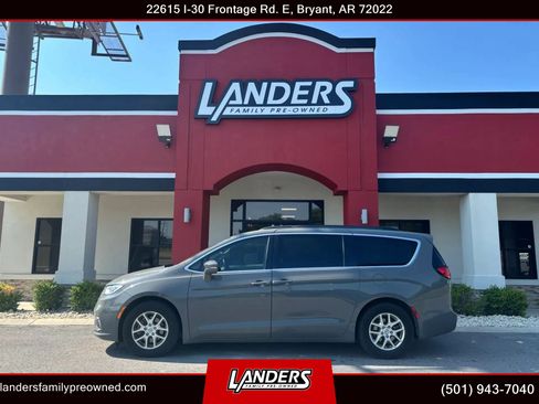 Used 2022 Chrysler Pacifica Touring-L FWD image 1
