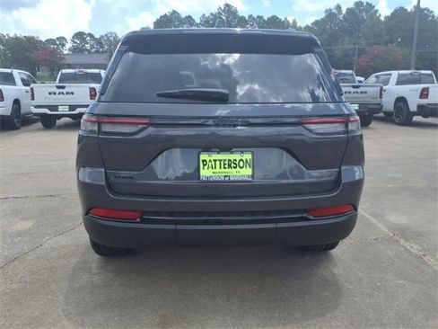 New 2025 Jeep Grand Cherokee Altitude image 3